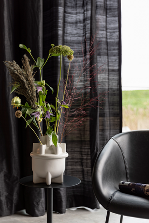 White Ceramic Modern Vase | Zuiver Bassin | OROA.com