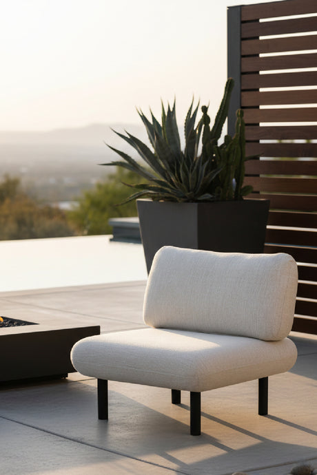Beige Olefin Outdoor Accent Chair | OROA Modern Aperto | Oroa.com