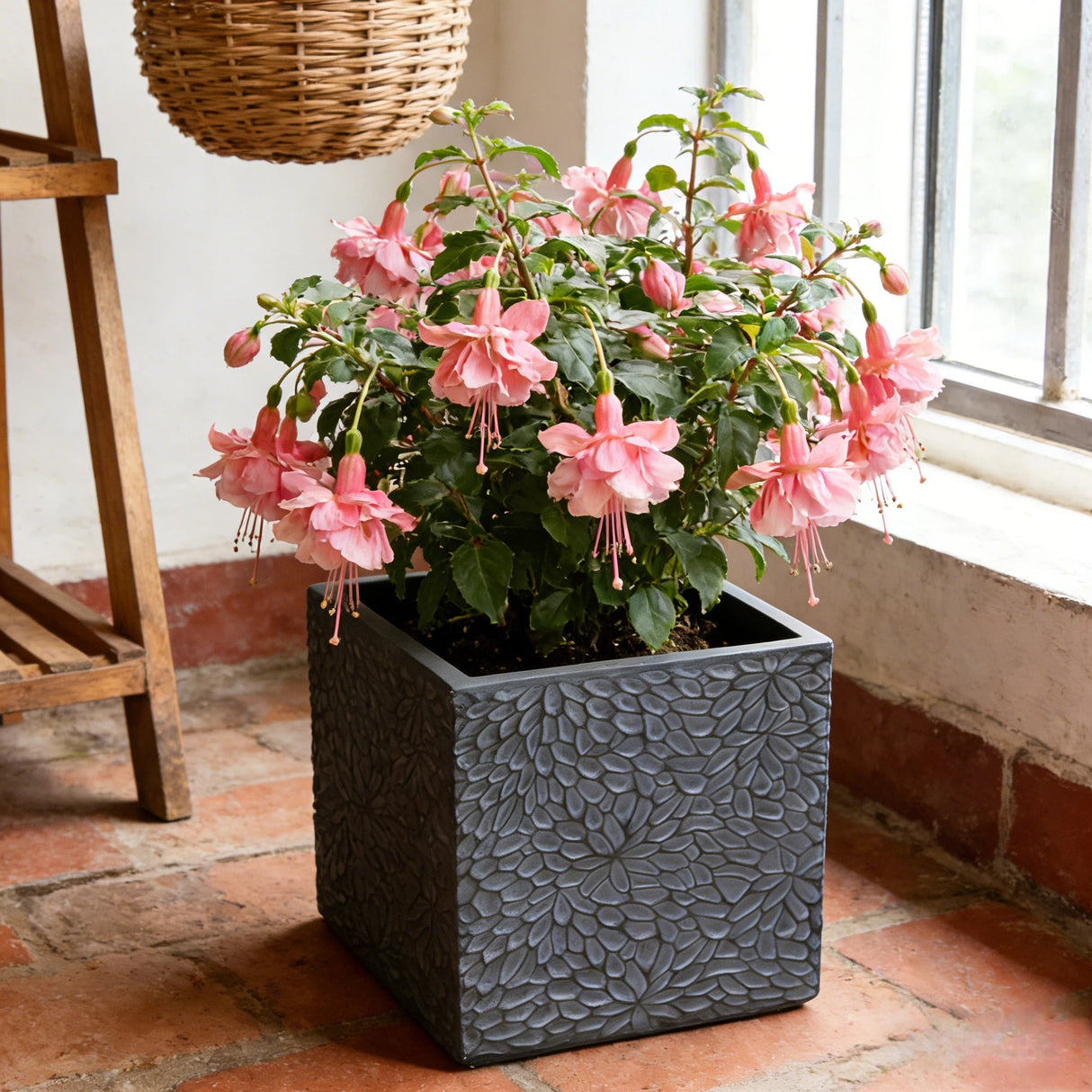 Large Outdoor Indoor Magnesium Oxide Planter (S/4)