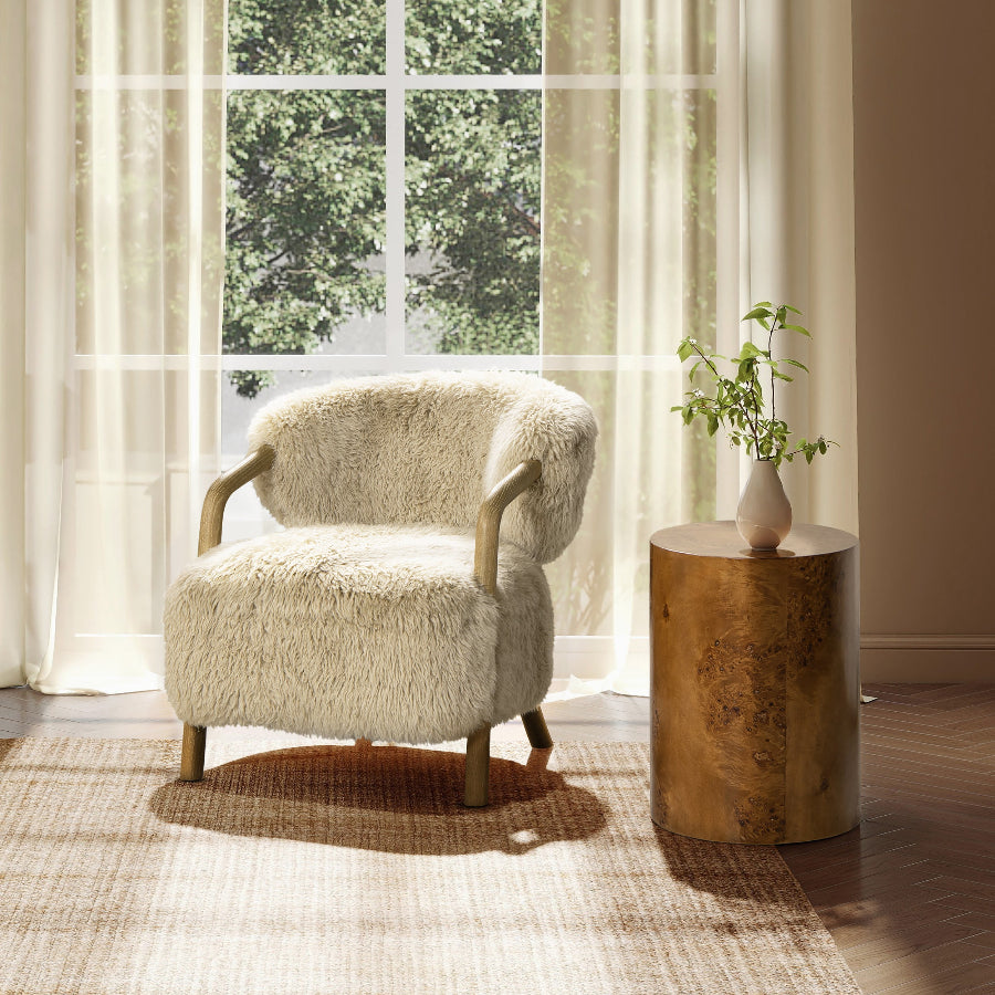 Fluffy armchair 