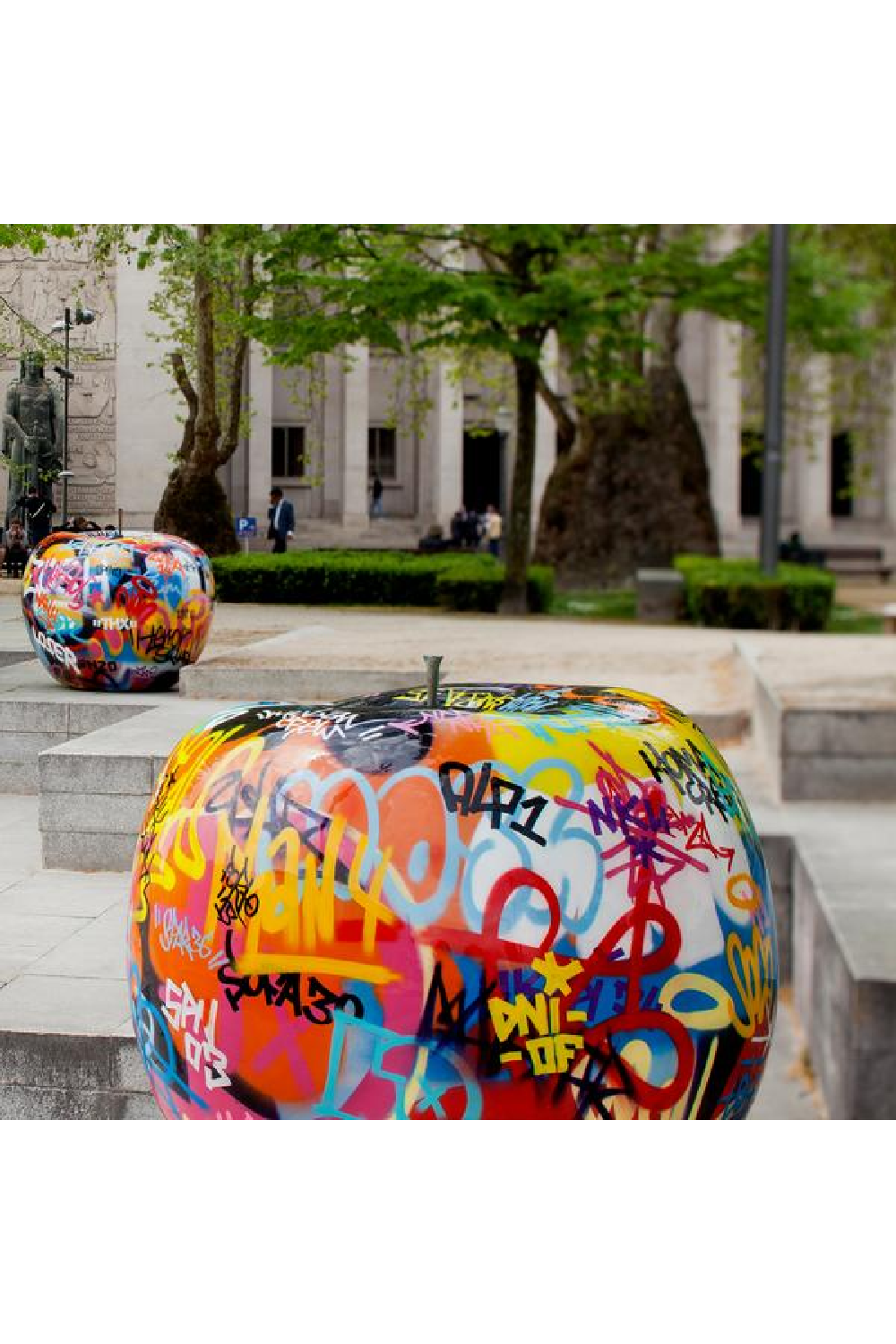 Graffiti Design Apple Ceramic Sculpture | Andrew Martin Graffiti Graffiti Design Apple Ceramic Sculpture | Andrew Martin Graffiti