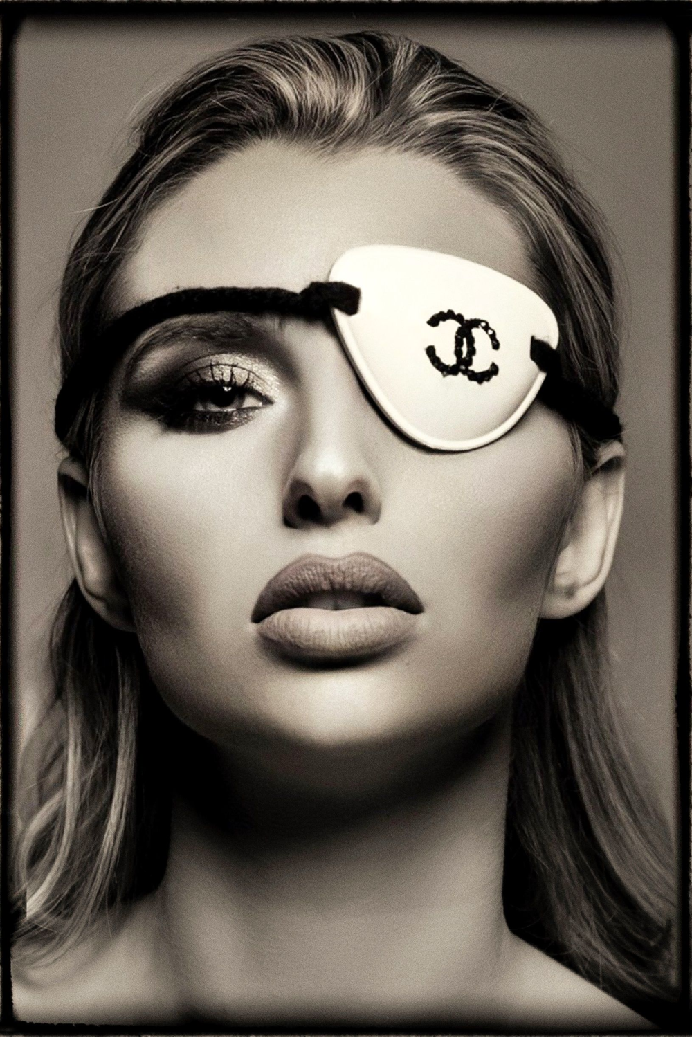 Monochrome Eye-patched Woman Portrait | Andrew Martin Fashion Statement Chanel | Oroa.com