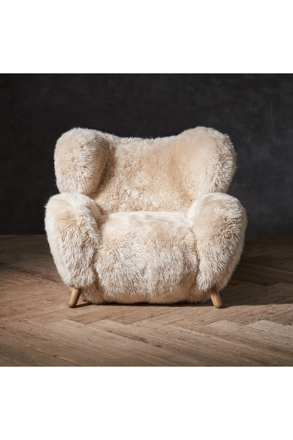 Beige Sheepskin Lounge Armchair | Andrew Martin Manx | Oroa.com