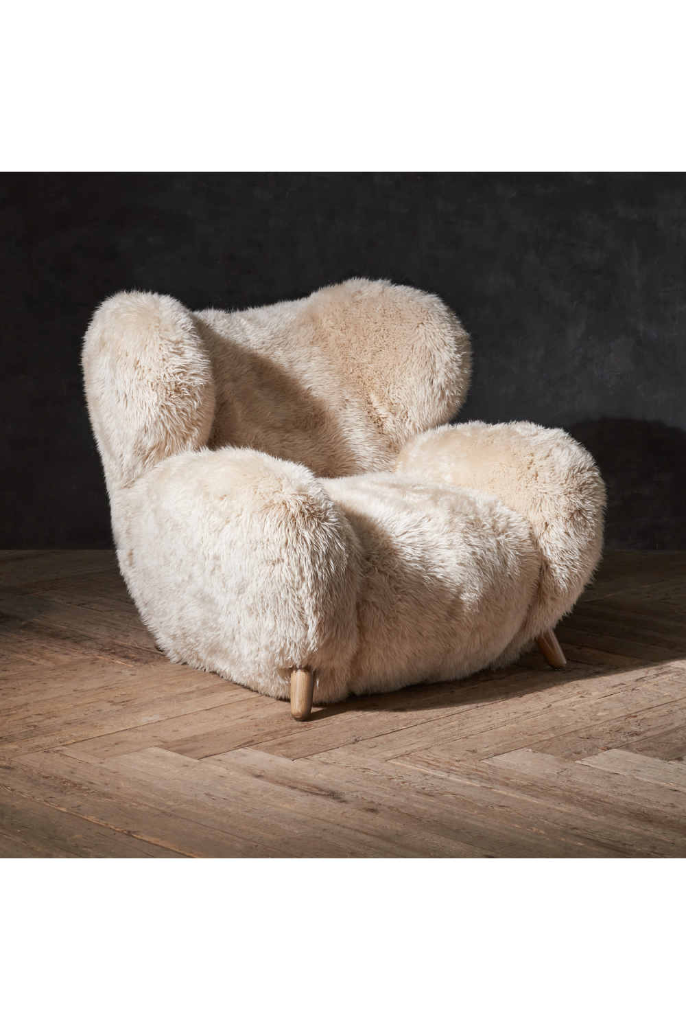 Beige Sheepskin Lounge Armchair | Andrew Martin Manx | Oroa.com