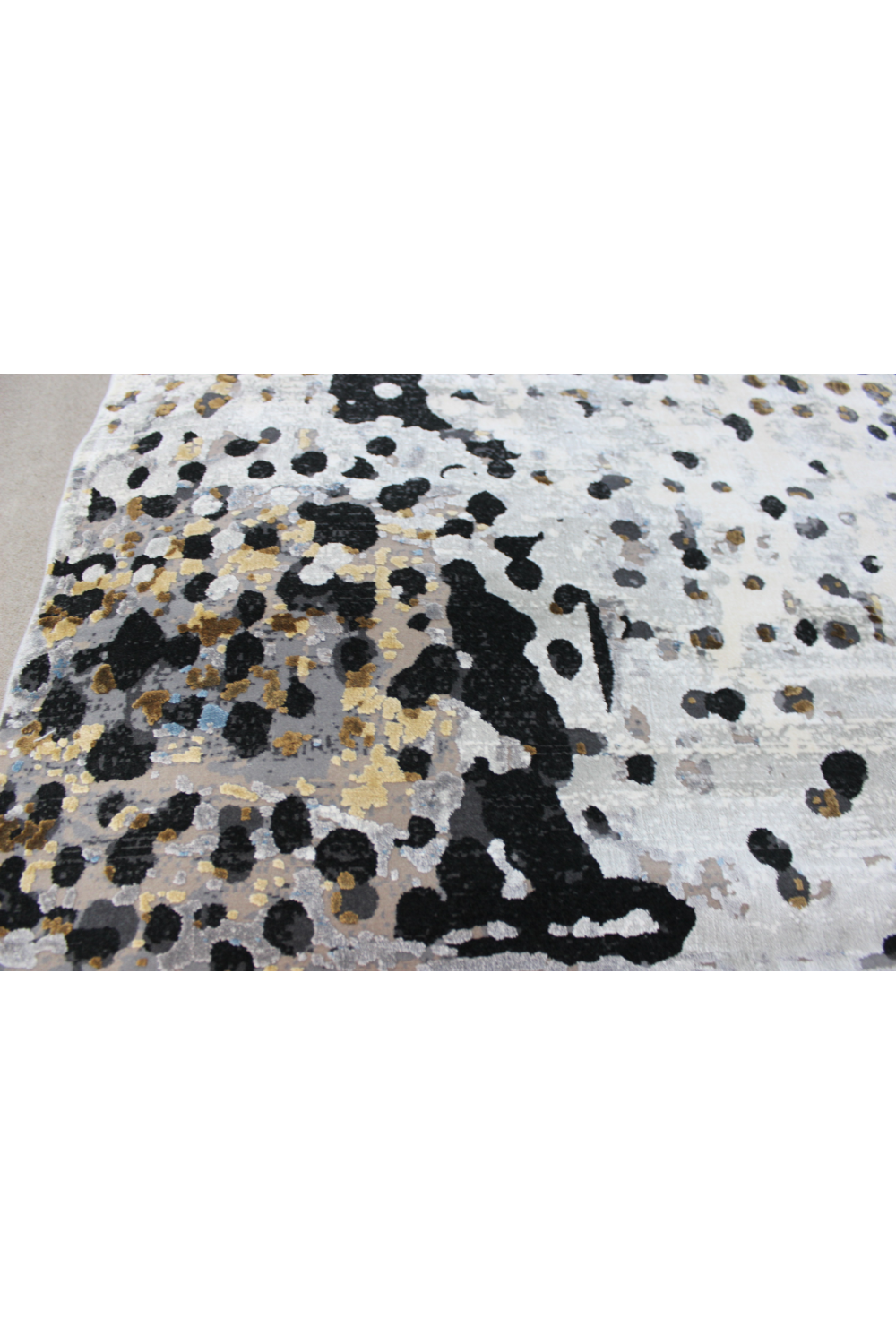 Abstract Patterned Persian Rug | Andrew Martin Laila | Oroa.com