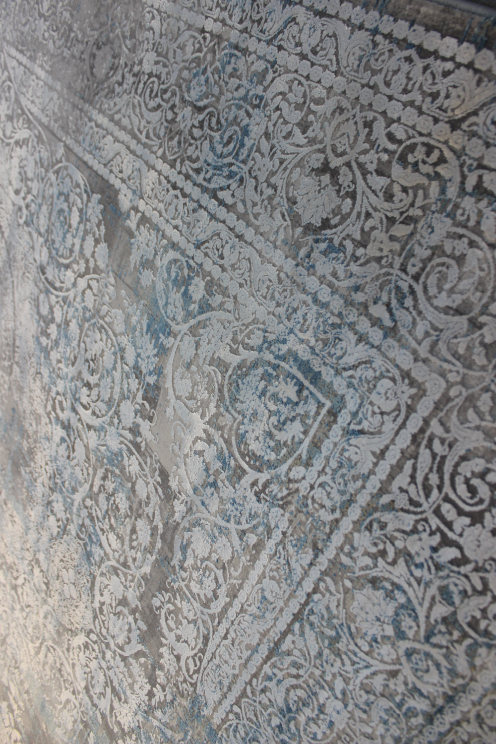 Floral Design Persian Carpet | Andrew Martin Mendeley | Oroa.com