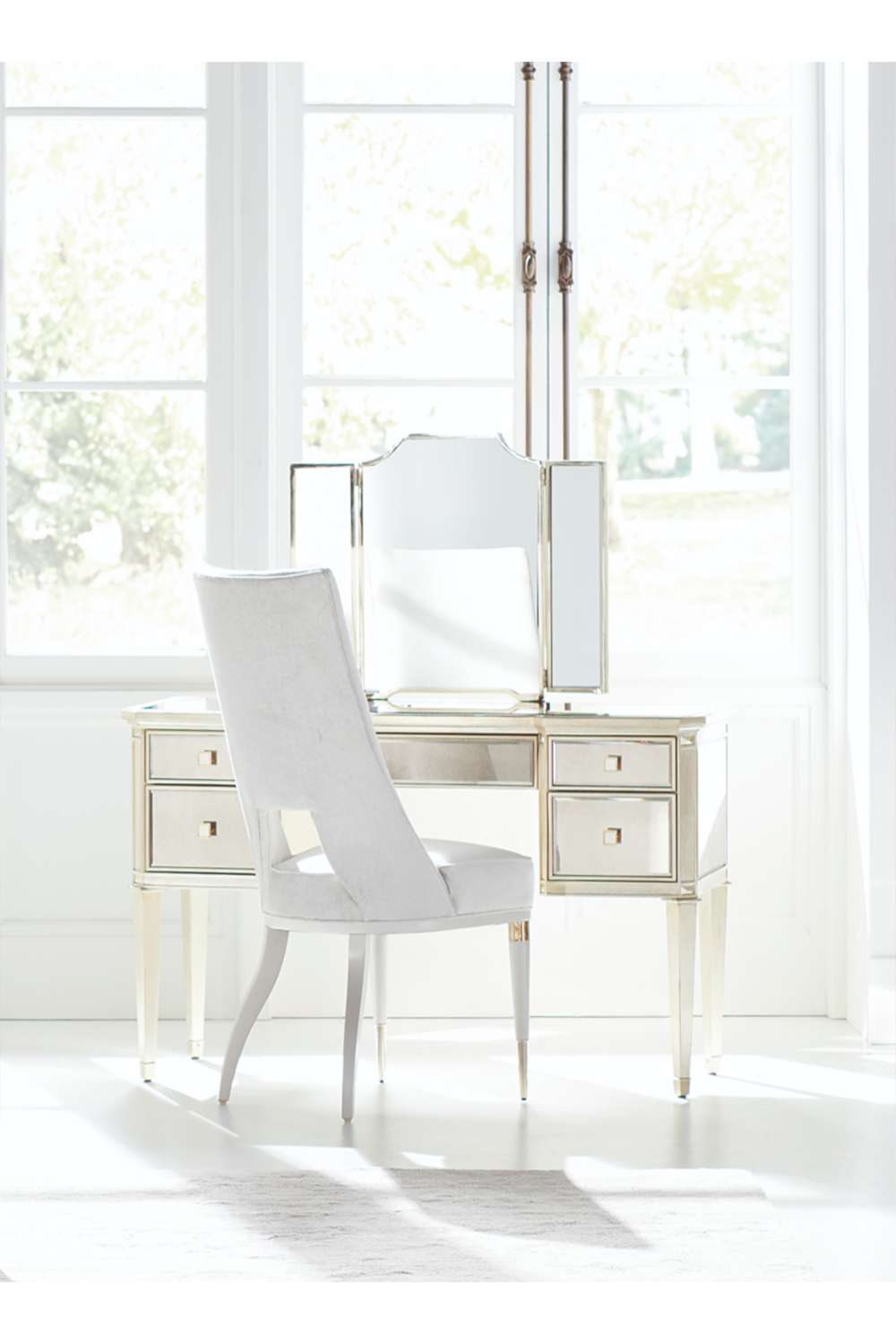 Ivory Modern Dining Chair | Caracole Guest of Honor | Oroa.com