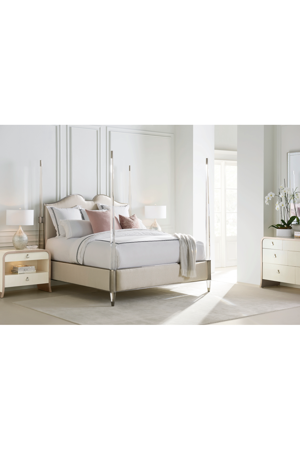 Cream Modern Classic Bed | Caracole The Post Is Clear | Oroa.com