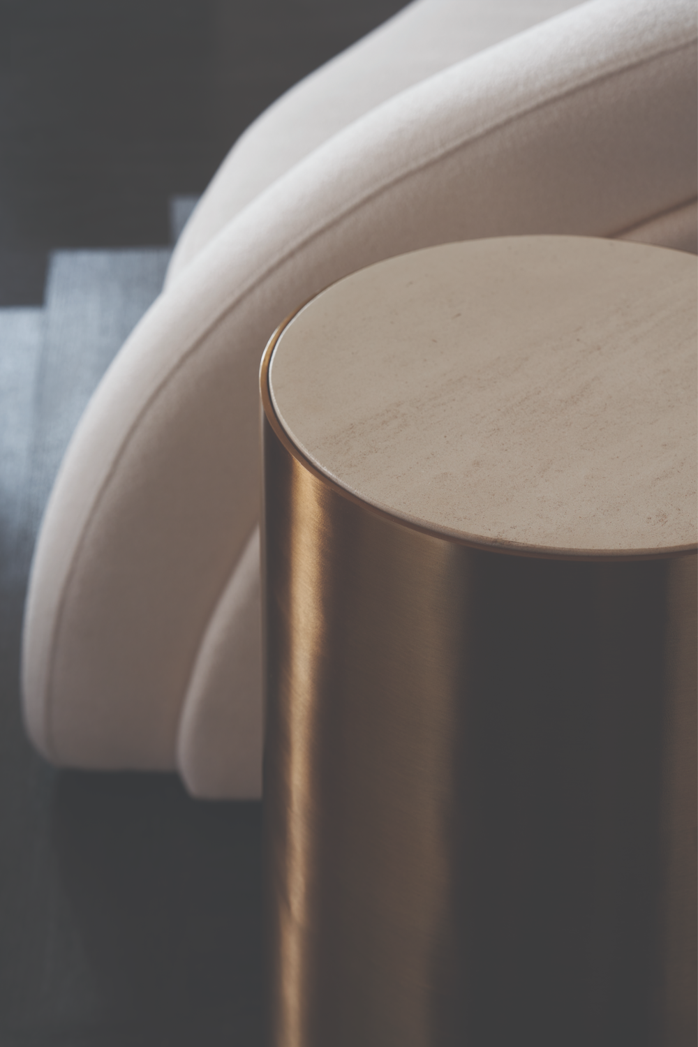 Gold Pillar Spot Table | Caracole Contrast Light | Oroa.com
