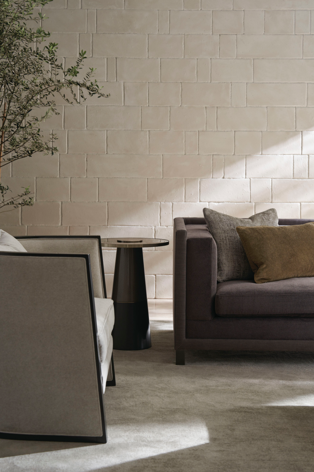 Gray Modern Lounge Chair | Caracole Cut Away | Oroa.com