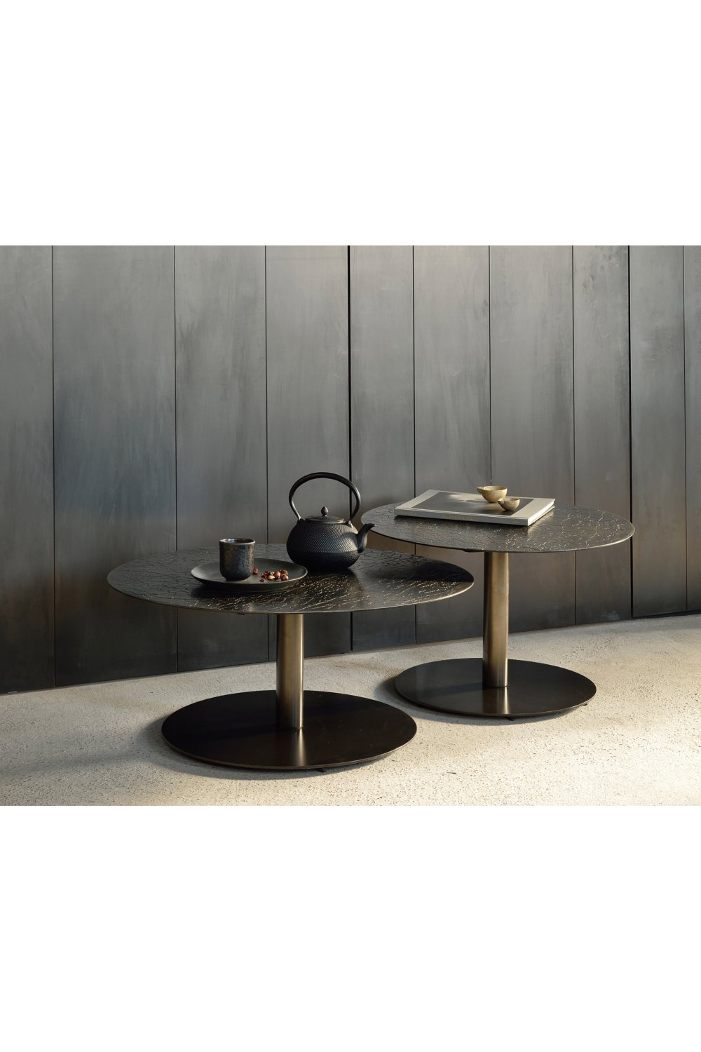 Mineral Round Pedestal Coffee Table | Ethnicraft Sphere | Oroa.com