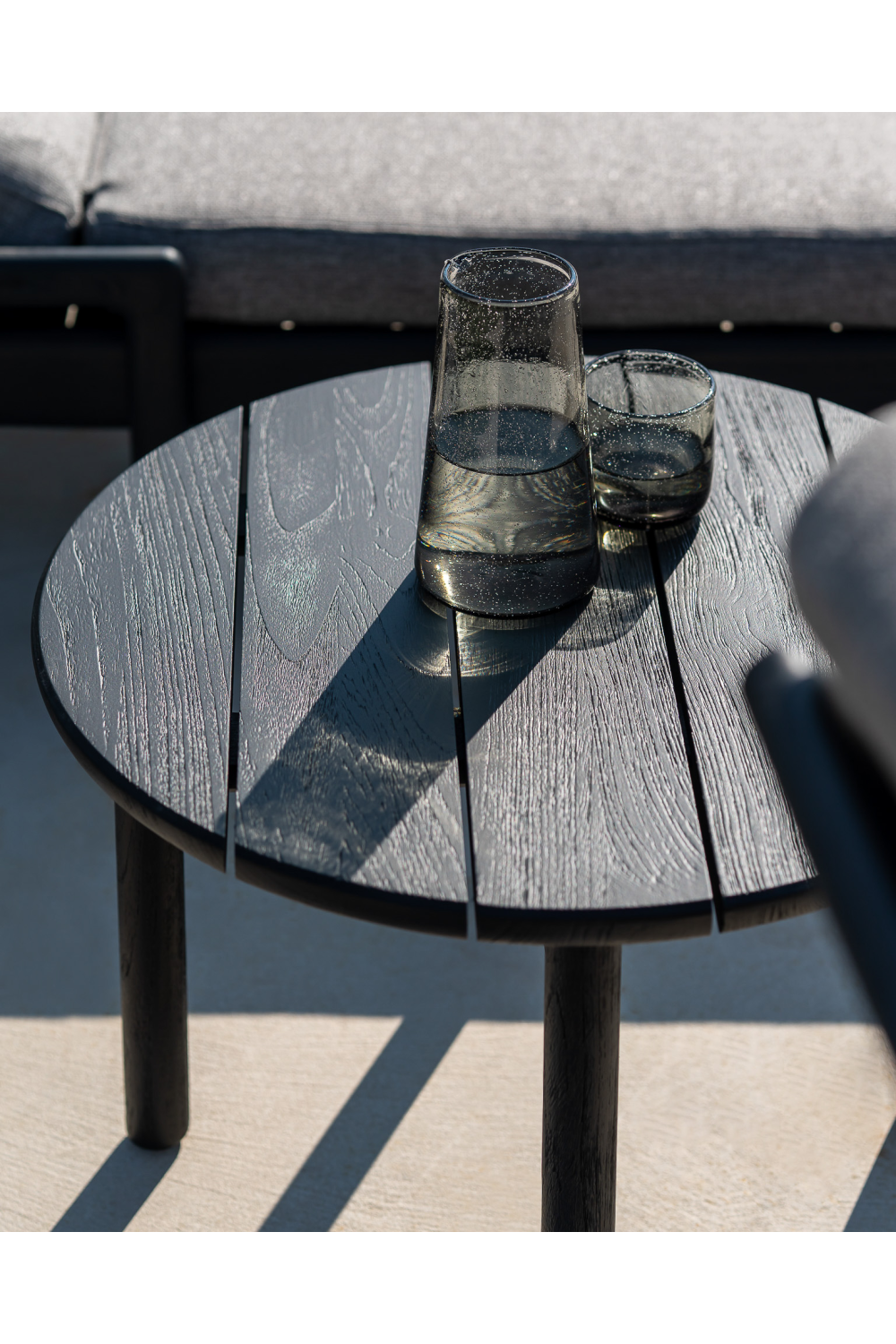 Black Round Slatted Outdoor Side Table | Ethnicraft Quatro | Oroa.com