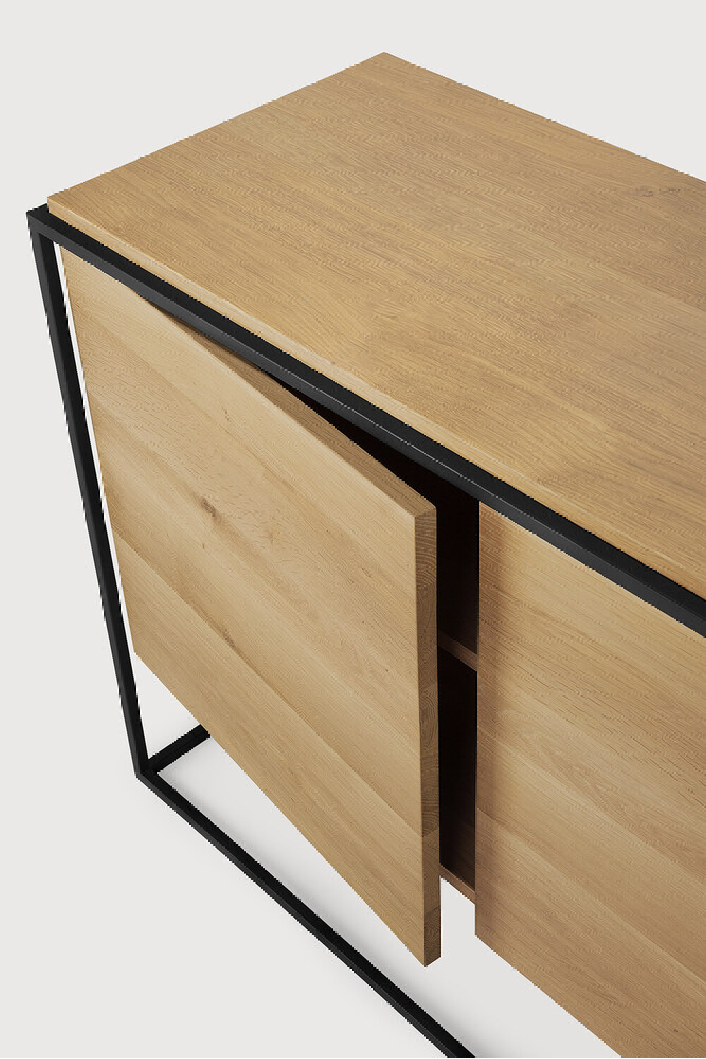 2-Door Wooden Oak Sideboard | Ethnicraft Monolit | Oroa.com