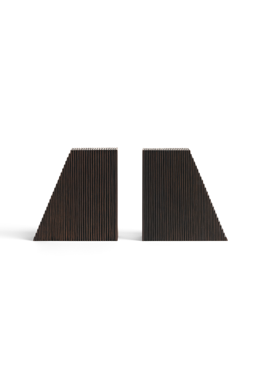 Varnished Mahogany Book Ends (2) | Ethnicraft Grooves | OROA.COM
