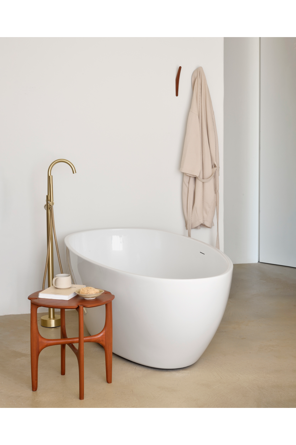 Varnished Mahogany Wall Mirror | Ethnicraft PI | OROA.COM