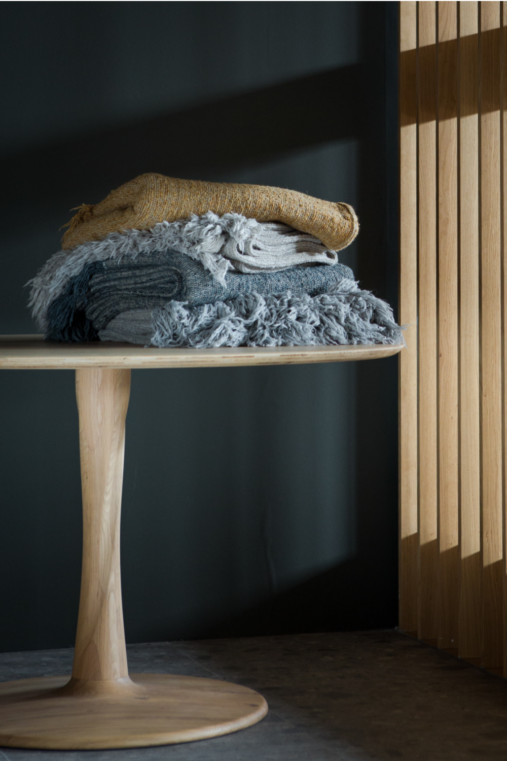 Pedestal Dining Table | Ethnicraft Torsion | Oroa.com