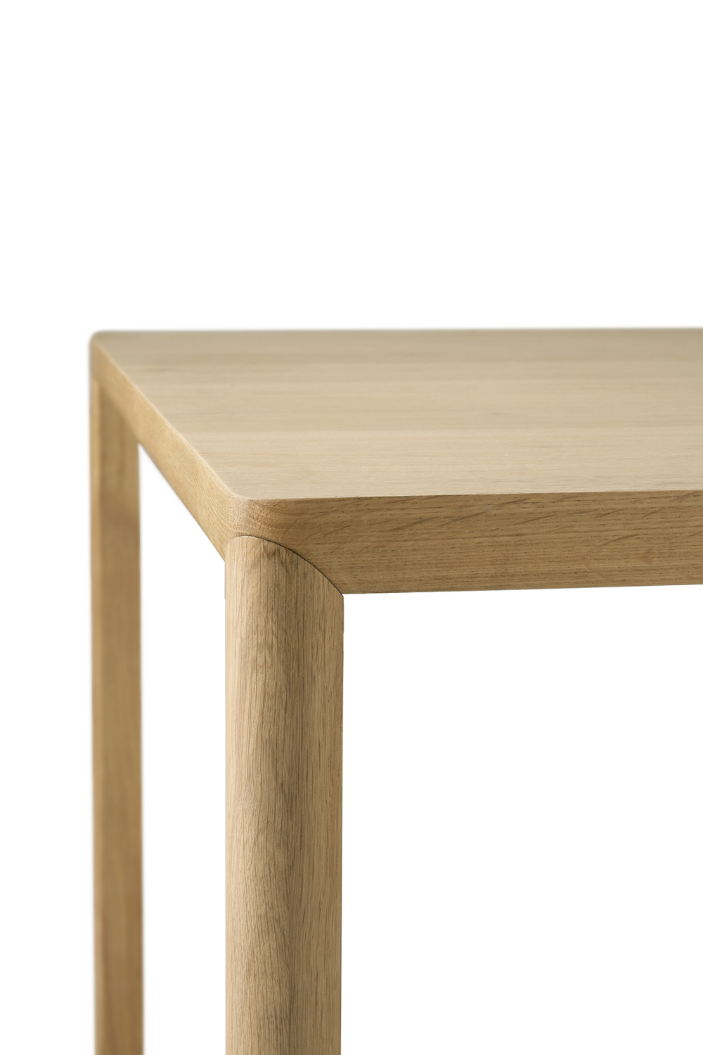 Varnished Oak Scandi Dining Table | Ethnicraft Air | Oroa.com