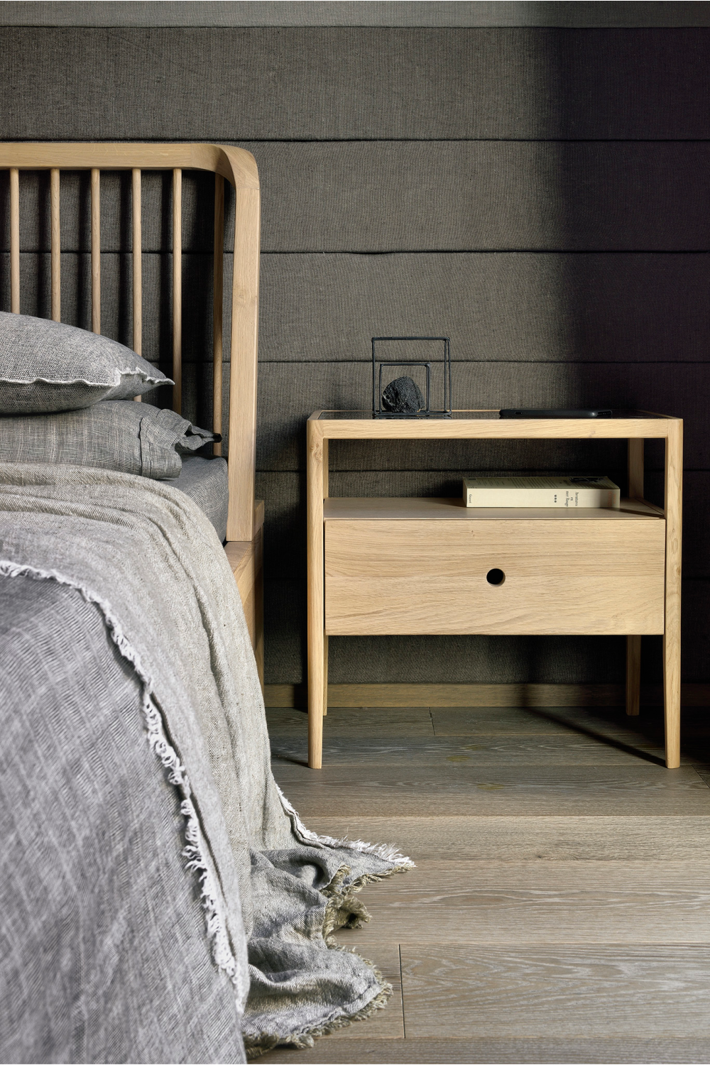 Glass Top Oak Nightstand | Ethnicraft Spindle | Oroa.com