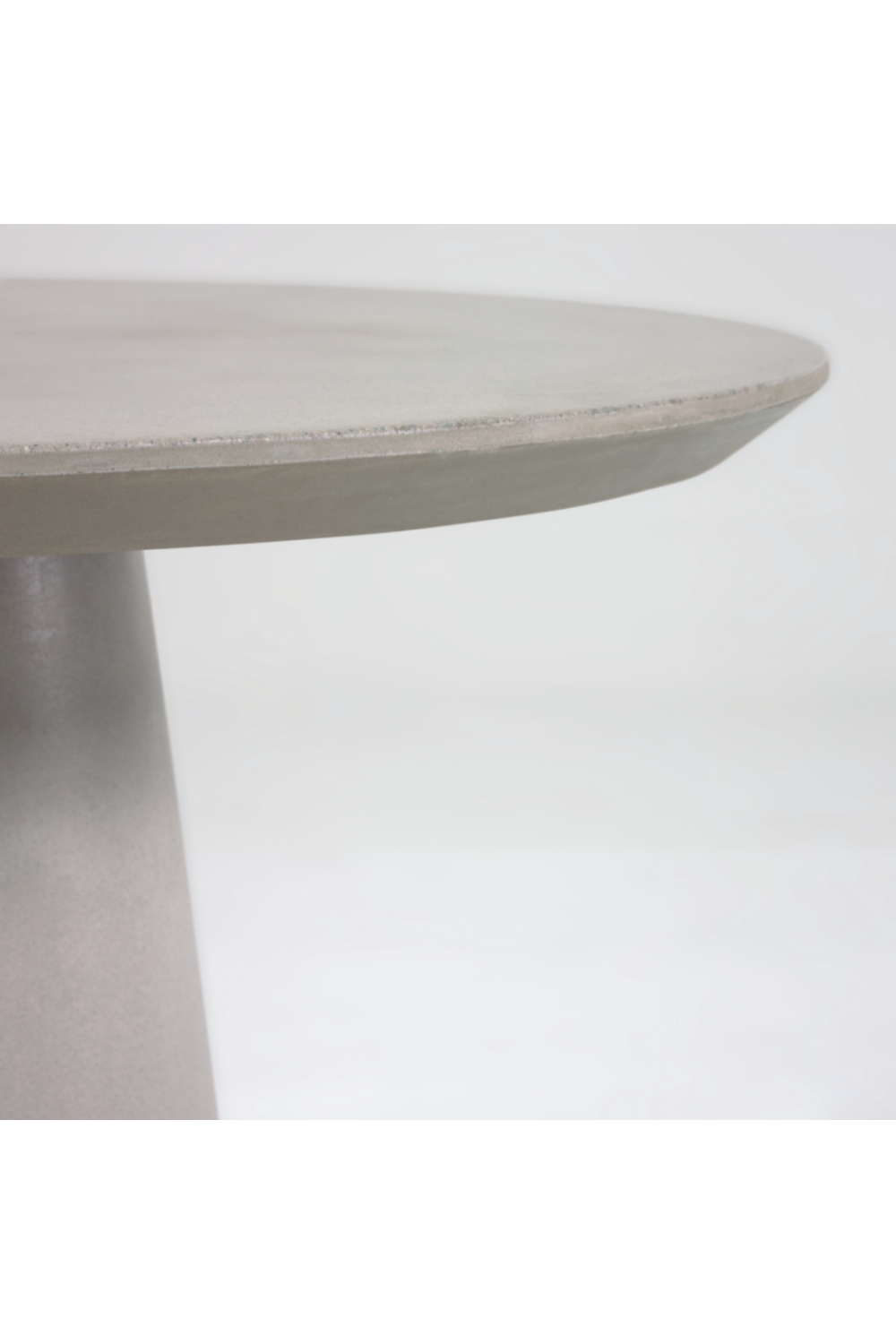 Round Cement Pedestal Outdoor Table S | La Forma Itai | Oroa.com