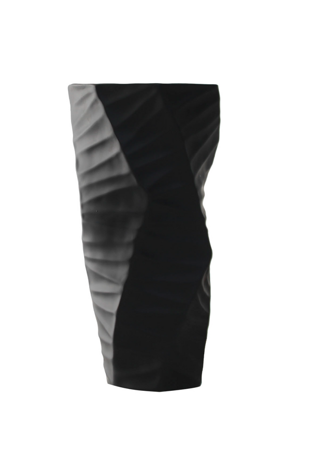 Black Wavy Vase | Liang & Eimil Ivor | Oroa.com