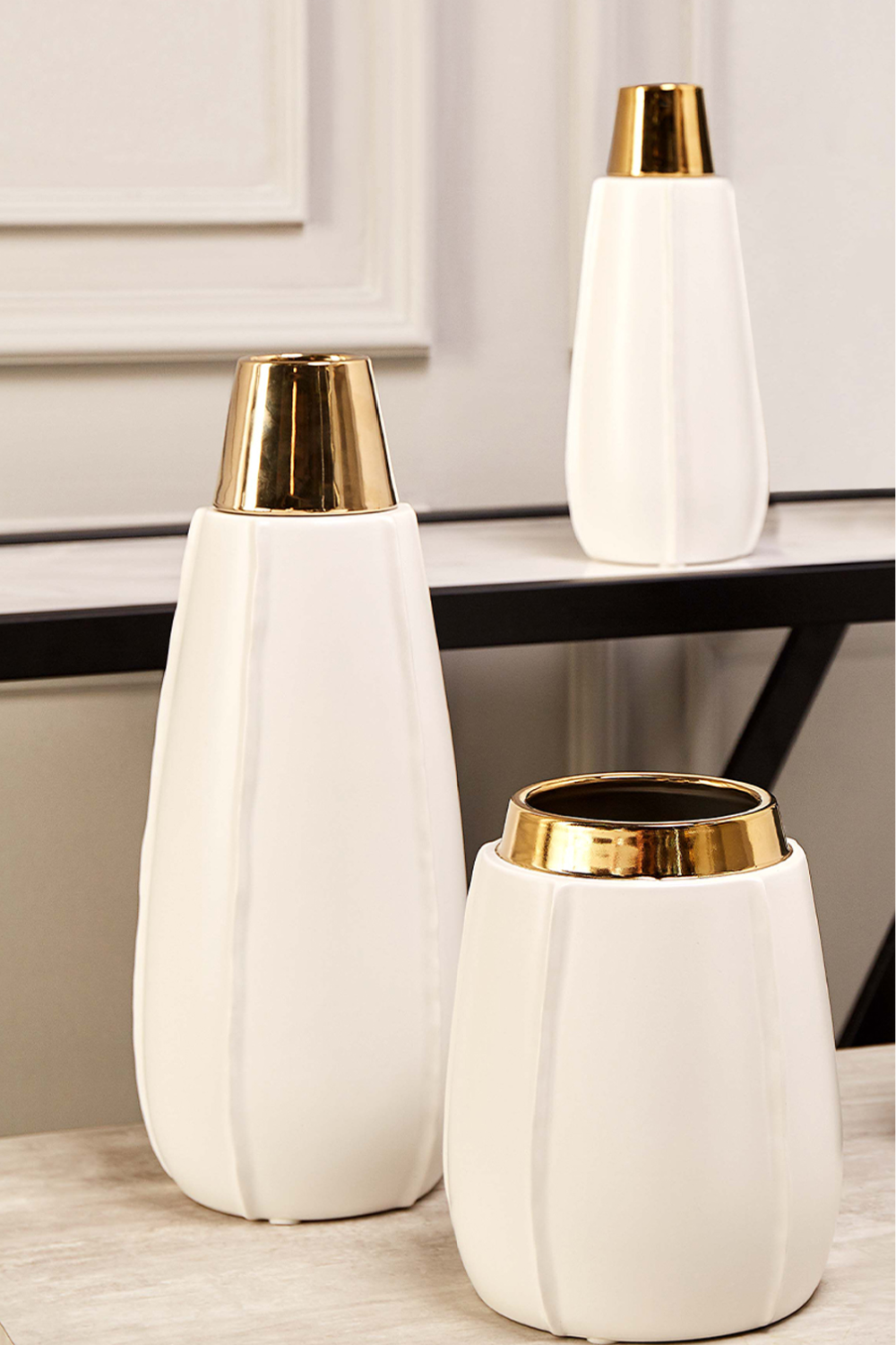 White Ceramic Modern Vase | Liang & Eimil Vicar | Oroa.com