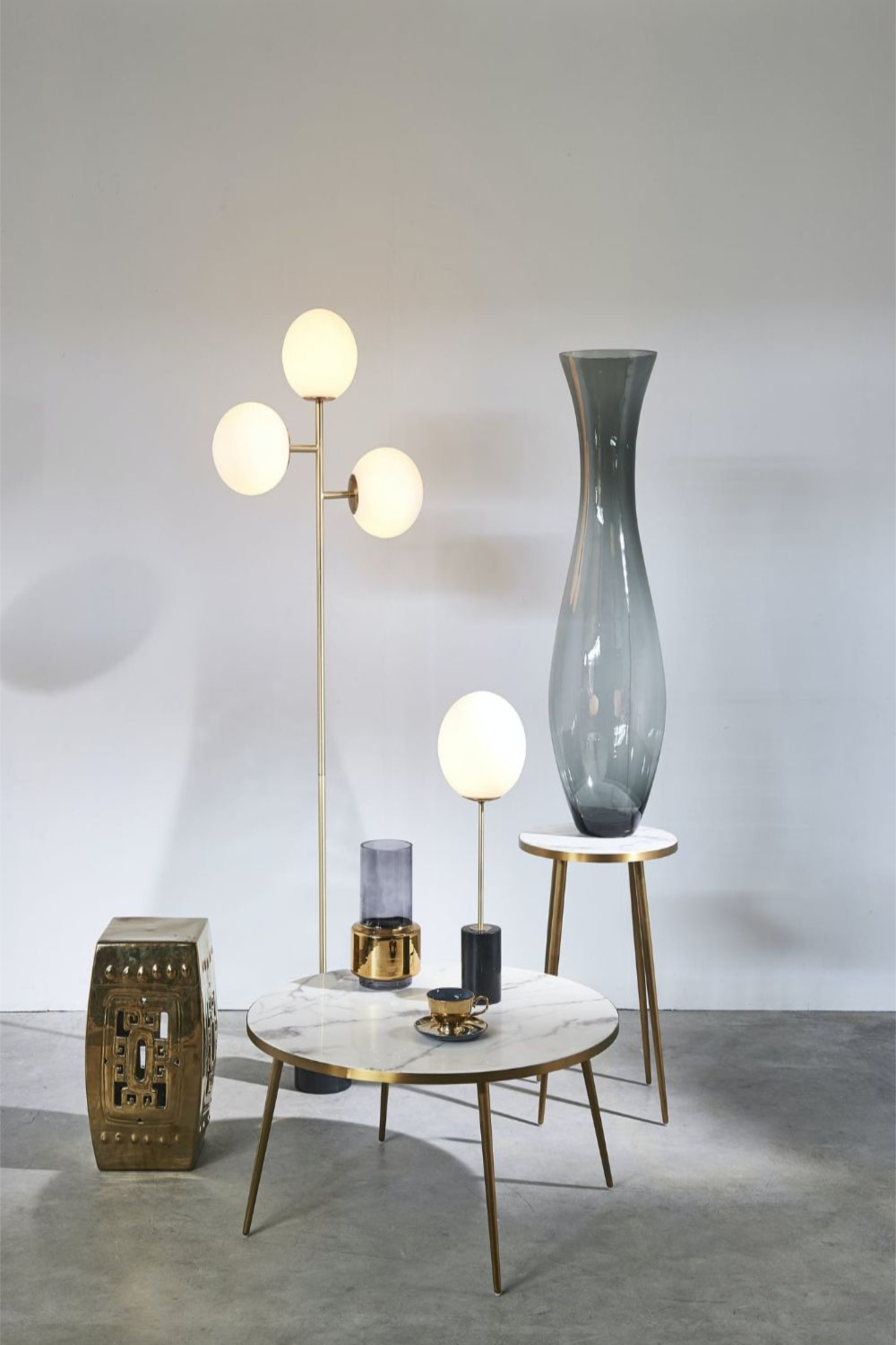 White Globe Table Lamp | Pols | OROA.com