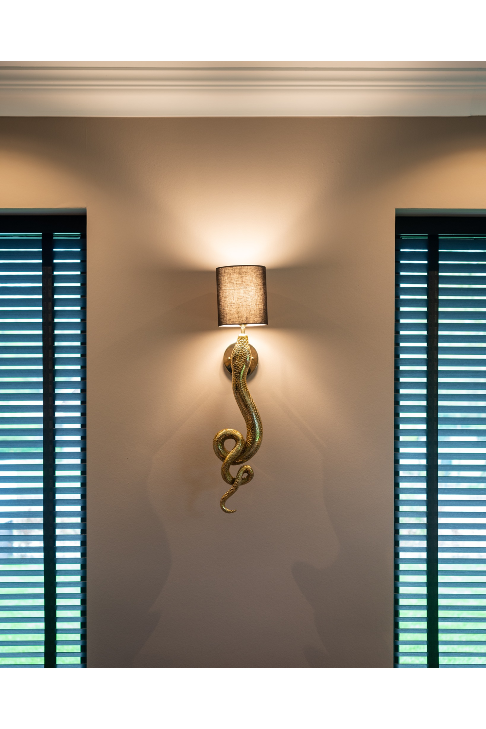 Art Deco Snake Wall Lamp | OROA Daine | Oroa.com