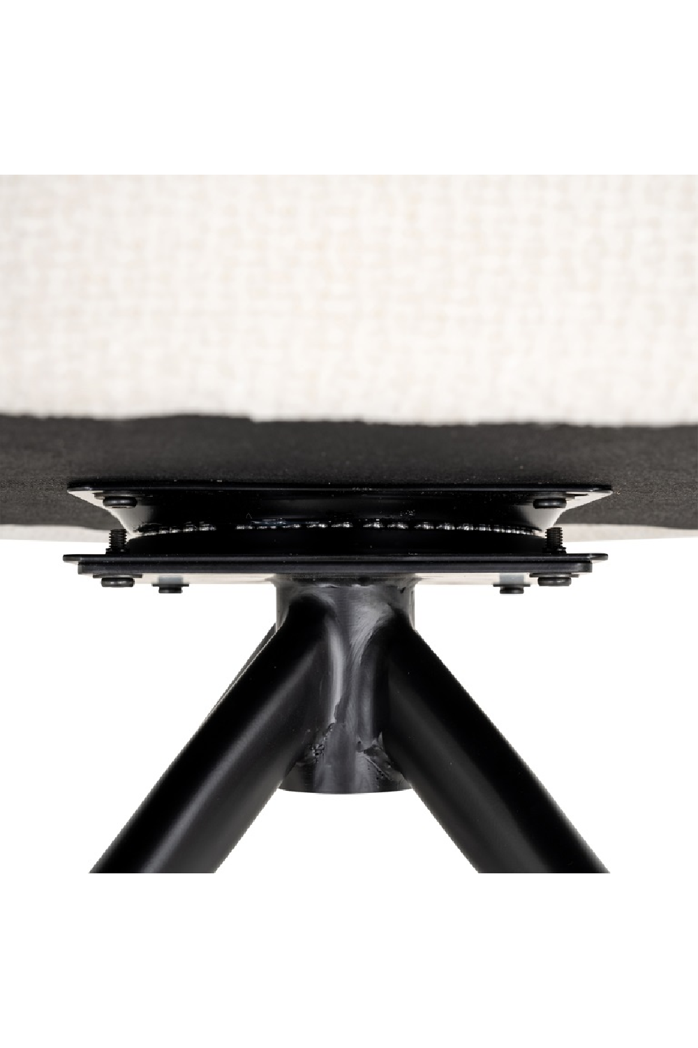 White Swivel Chair | OROA Benthe | Oroa.com
