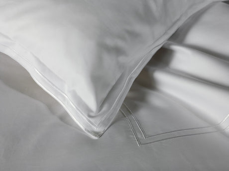 700TC Sateen Duvet Cover | Amalia Home Sereno | Oroa.com