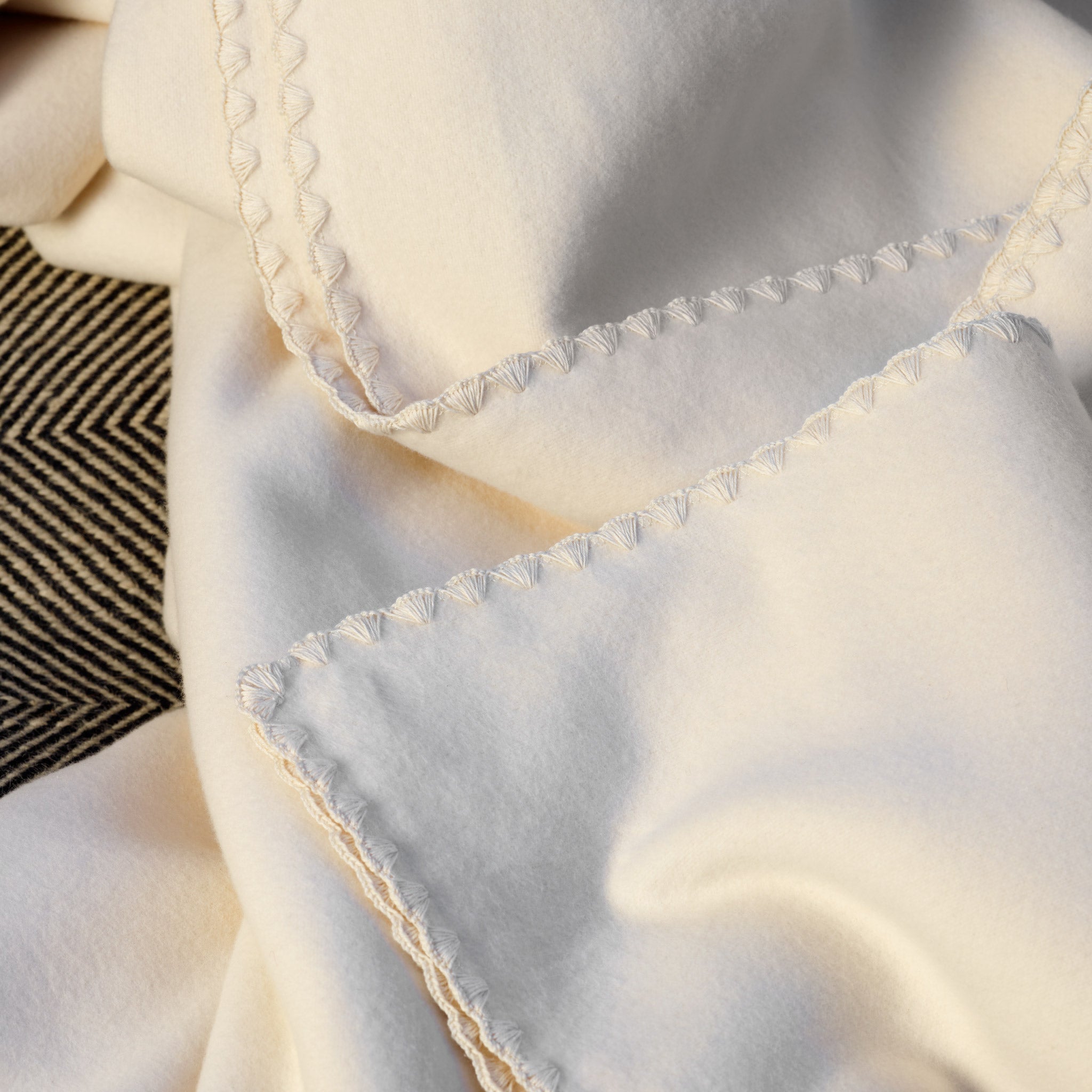 Brushed Cotton Shell-Stitched Blanket | Amalia Home Luísa | Oroa.com