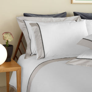 430TC Sateen Bordered Flat Sheet | Amalia Home Ovar | Oroa.com